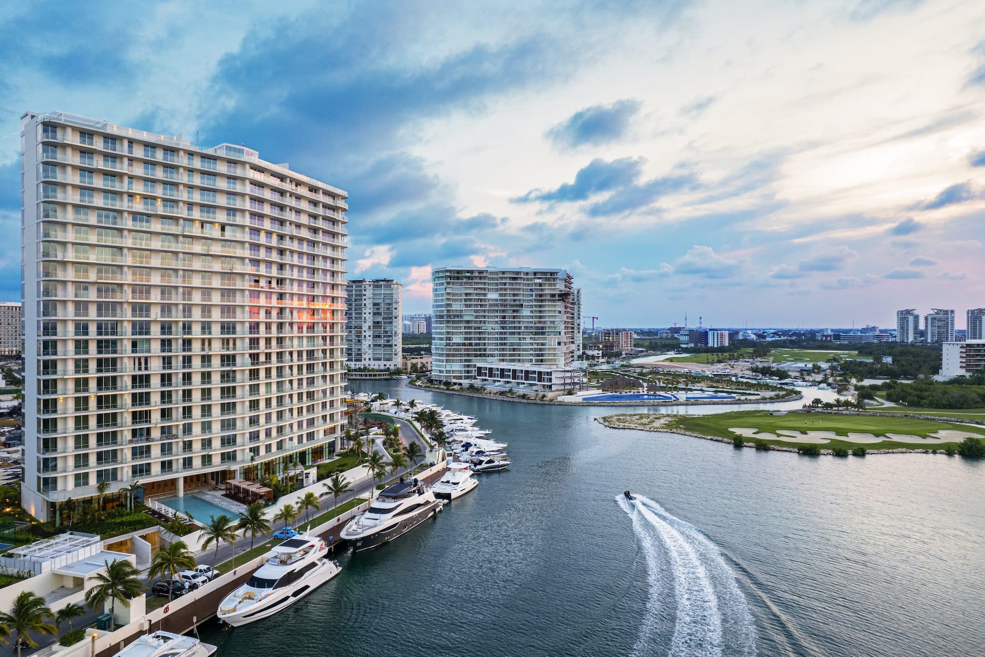 SLS Marina Beach location