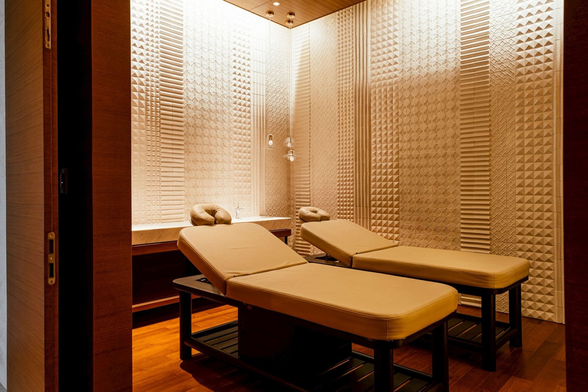 The Residences at Sindhorn Kempinski Hotel, Bangkok development